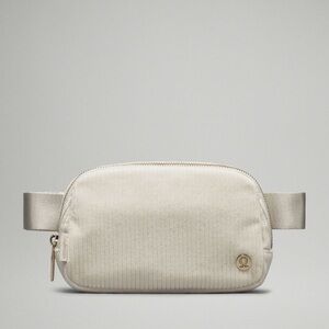 NEW LULULEMON EVERYWHERE BELT BAG CORDUROY BONE/GOLD